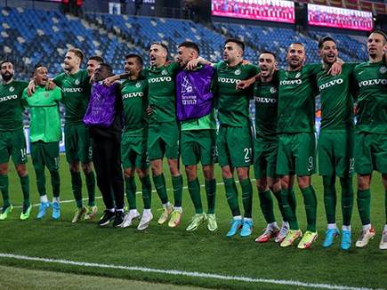 יפגשו את האמירתים למשחק כפול. שחקני מכבי חיפה (צילום: מאור אלקסלסי)