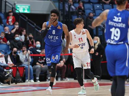 השאיר את הכחולים במשחק. דאוסון (מנהלת הליגה)