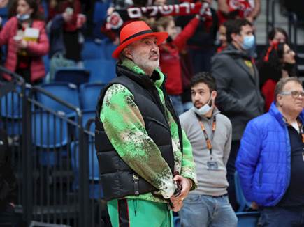 צפה מקרוב בקבוצתו. זופי אבדיה (מנהלת הליגה)