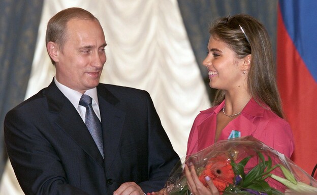 פוטין, אלינה קבייבה (צילום: FRANCK FIFE, getty images)