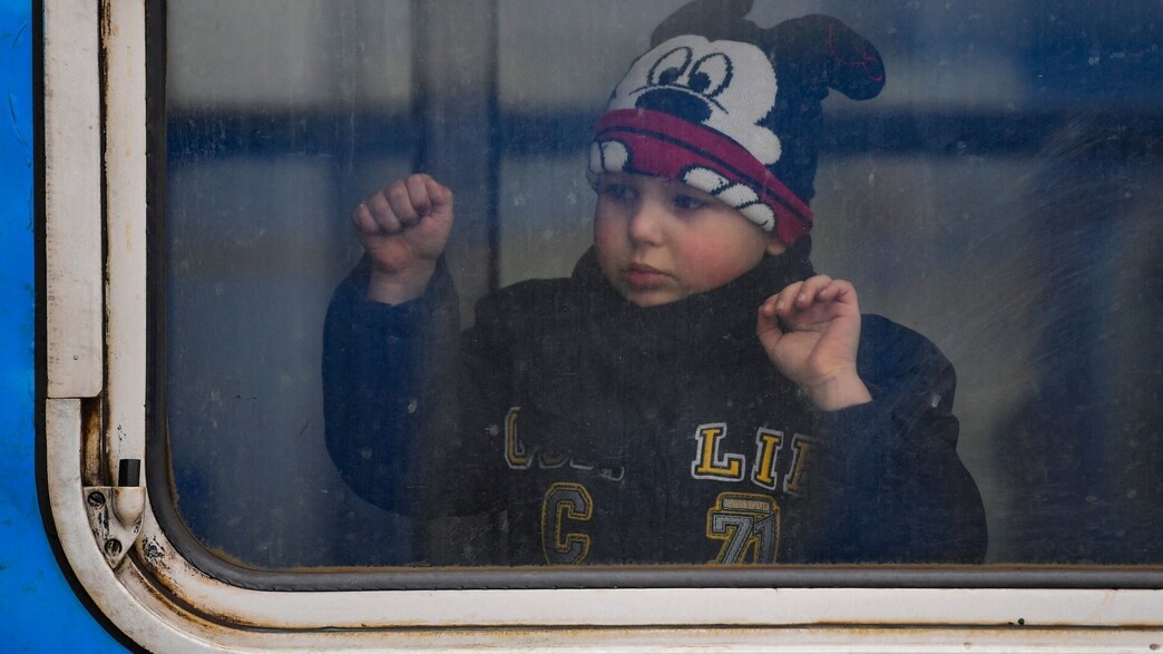 פליטים מאוקראינה  (צילום: Louisa GOULIAMAKI / AFP)