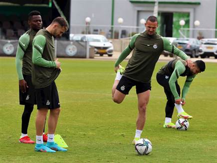 עומר אצילי ובן שהר. הקיצוני ערך אימון כושר (האתר הרשמי של מכבי חיפה)