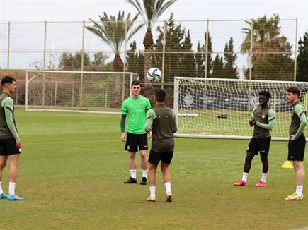 שישה שחקנים מקבוצת הנוער הצטרפו לאימון (האתר הרשמי של מכבי חיפה)