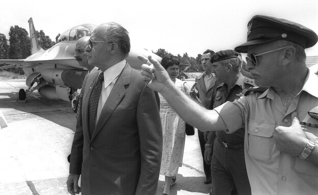 דוד עברי ומנחם בגין  ב-1981 (צילום: הרמן חנניה, לע"מ)