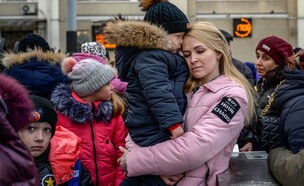 פליטה אוקראינית (צילום: BULENT KILIC/AFP, getty images)