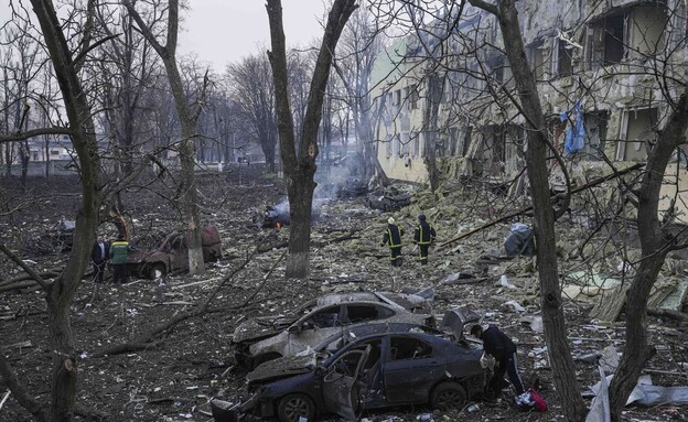 בית החולים במריופול לאחר הפצצה, אוקראינה (צילום: ap)