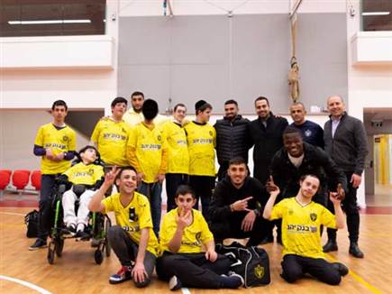 שחקני בית"ר וקבוצת בית"ר "שלוה" ירושלים (האתר הרשמי של בית"ר)