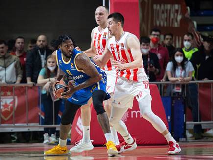 משחק שקט שלו. ריינולדס (באדיבות הכוכב האדום)