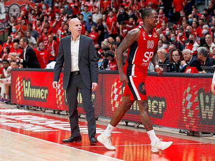 הדאיג את כולם. בראון (אלן שיבר)