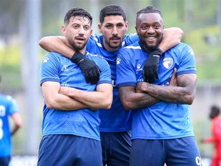 ערב נהדר שלהם. שחקני קרית שמונה חוגגים (מאור אלקסלסי)