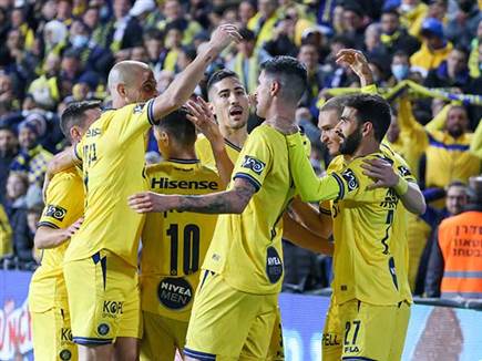 מכבי ת"א דהרה לעוד שלוש נקודות (צילום: דני מרון)