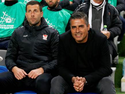 חייך בסיום. סילבס (אלן שיבר)