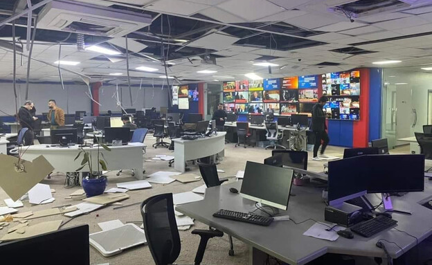 ההרס בחדר החדשות של תחנת הטלויזיה הכורדית K24
