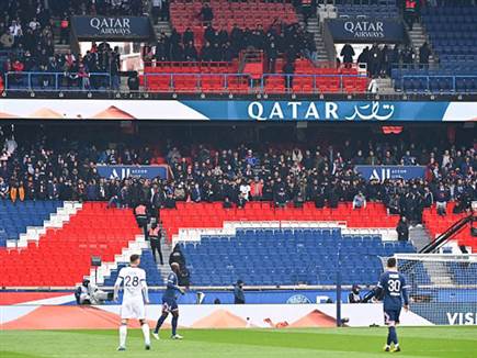 פארק דה פראנס. כיסאות ריקים (Getty)