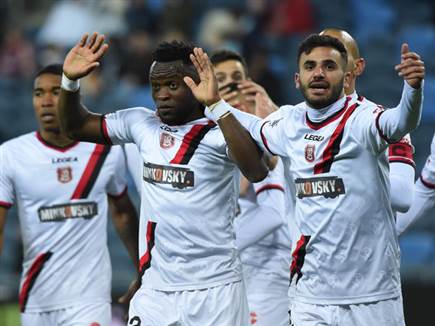 חגג מוקדם. אגאדה (ברני ארדוב)