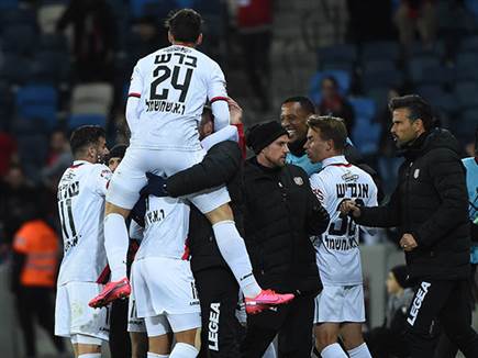 ניצחון חוץ ראשון העונה (ברני ארדוב)