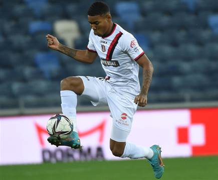 משחק חלש שלו. גררו (ברני ארדוב)