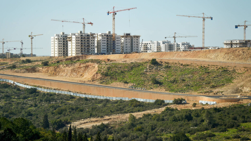 בנייה בחריש
