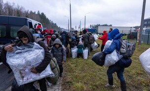 פליטים בפולין  (צילום: Djordje Kostic | shutterstock)