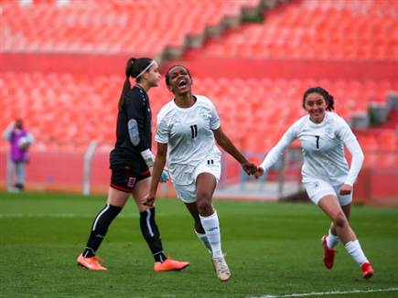 מיכאלה וורקו חוגגת לאחר השער (שאול גרינפלד/נקודה)