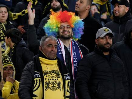 האוהדים הירושלמים הגיעו באווירה חיובית (אלן שיבר)