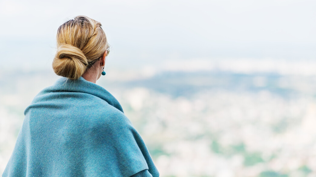 אישה מהגב אישה מהגב