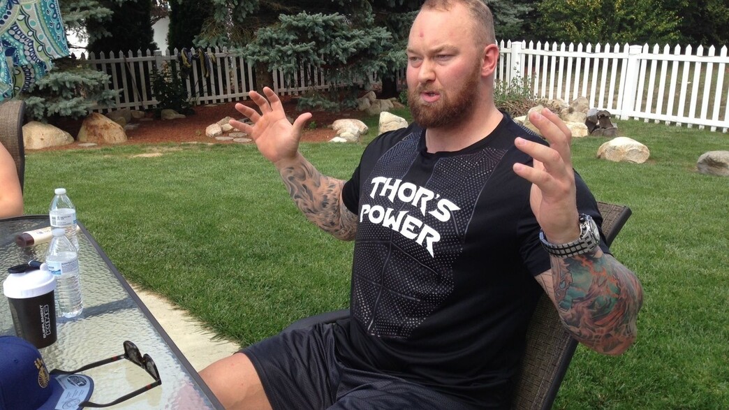 שחקן משחקי הכס השיל ממשקלו שחקן משחקי הכס השיל ממשקלו