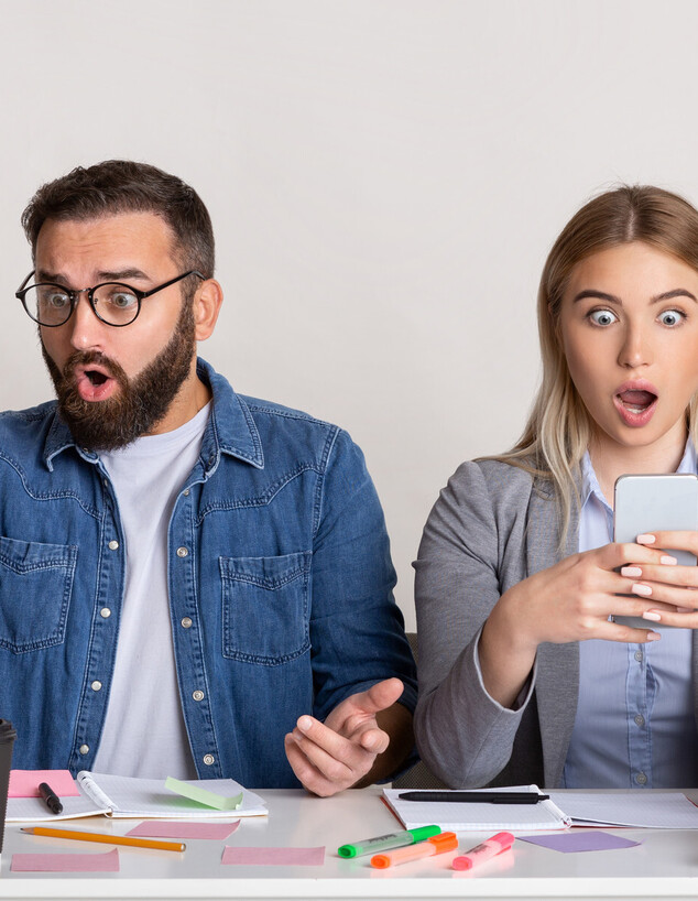 גבר ואישה מופתעים