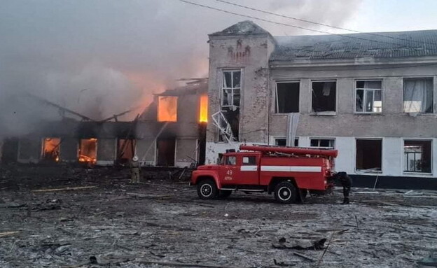 מלחמת רוסיה אוקראינה: בית ספר שהופגז בעיר מרפה (צילום: רויטרס)