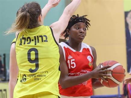 ניסתה לשמור את ראשל''צ במשחק. כהן (קרדיט: מנהלת ליגת העל לנשים בכדורסל)