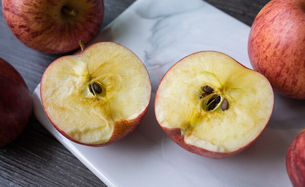 תפוח עץ משחיר (צילום: ShutterStock)