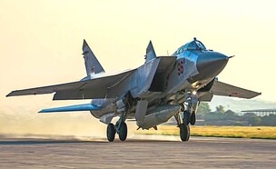 מטוס רוסי עם טיל קינזאל