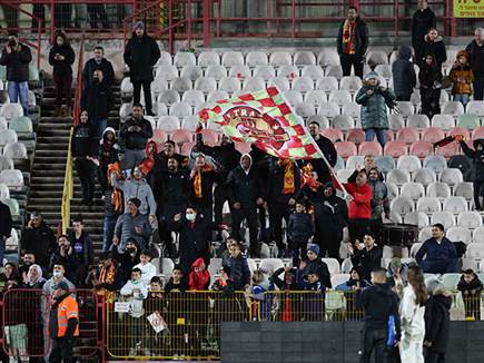 קצת נחת ביציעים בי"א (לירון מולדובן)