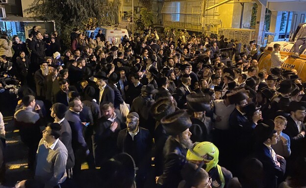 "חשש מאסון מירון": המונים מחוץ לביתו של הרב קניבסקי