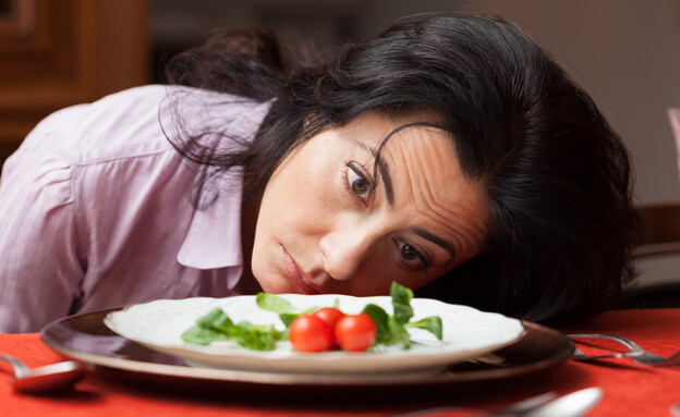 אישה בדיאטה (צילום: shutterstock)