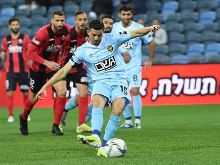 שאחרי החמצת פנדל ושריקה לפנדל חוזר (צילום: ברני ארדוב)