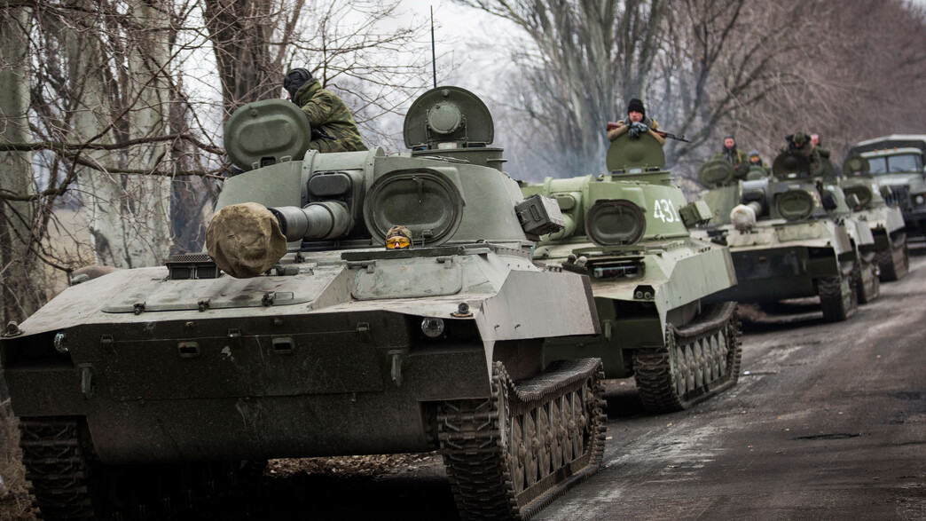 טנקים של כוחות פרו רוסיים באוקראינה (צילום: Andrew Burton, Getty images)