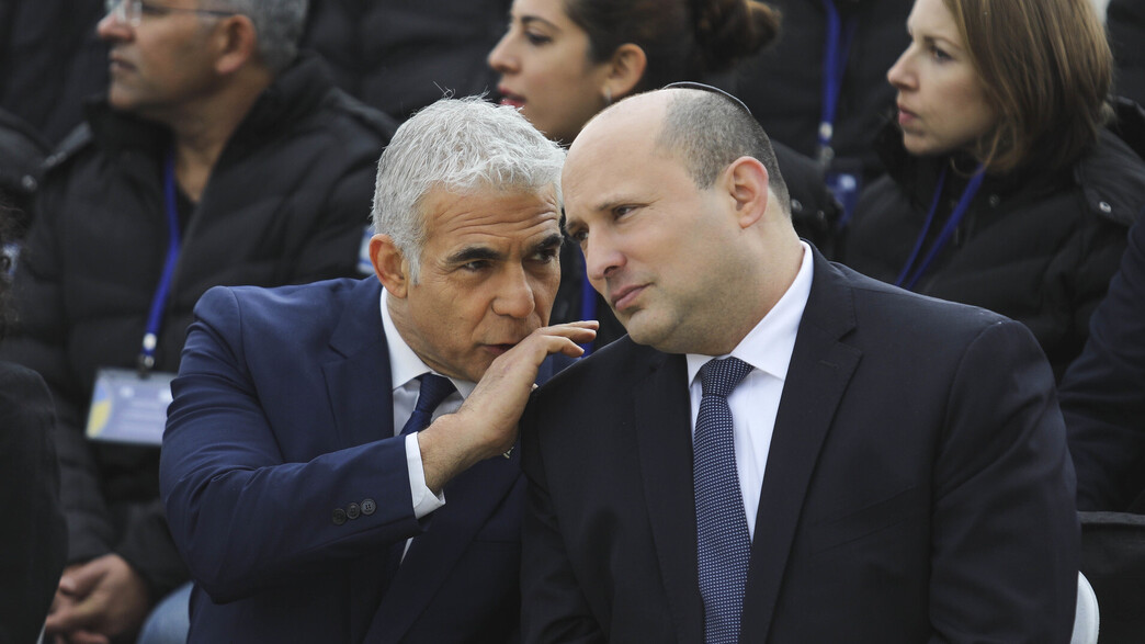 נפתלי בנט ויאיר לפיד מדברים