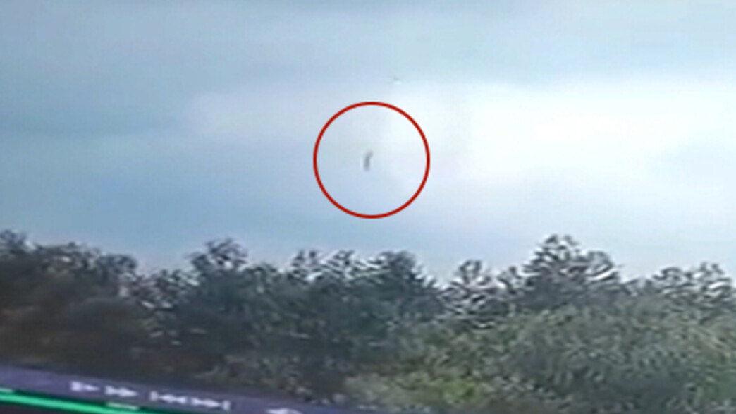 רגע התרסקות המטוס בסין