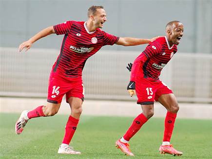 וגם מנשה זלקה השתתף בחגיגה עם שער לא אופייני (אלן שיבר)