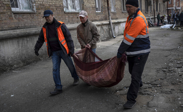 הפצצה רוסית באוקראינה (צילום: AP Photo/Rodrigo Abd)