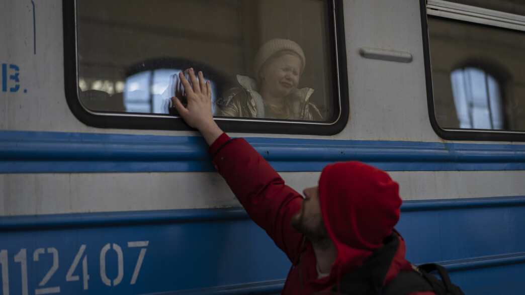 מלחמת רוסיה אוקראינה: רכבת פליטים מלבוב לפולין מלחמת רוסיה אוקראינה: רכבת פליטים מלבוב לפולין