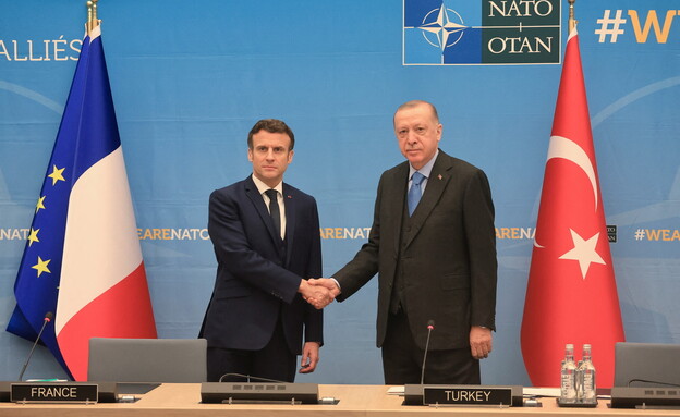 נשיא צרפת עמנואל מקרון ונשיא טורקיה רג'פ ארדואן (צילום: רויטרס)