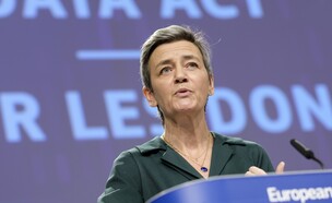 מרגרט וסטאגר נציבת התחרות באיחוד האירופי (צילום: getty images)