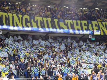 הקהל חוגג ביציעים (דני מרון)