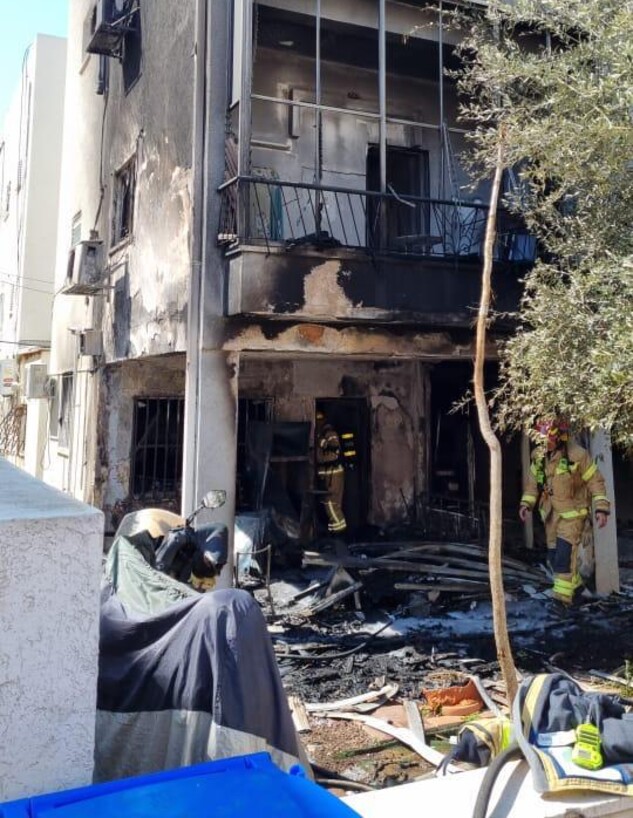 הבניין בו פרצה השרפה (צילום: כבאות והצלה)