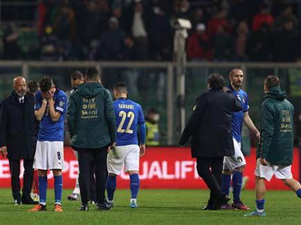 שחקני איטליה שבורים אחרי ההפסד (Getty) (צילום: ספורט 5)