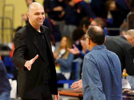 קרב מרתק בבית מכבי (אלן שיבר)