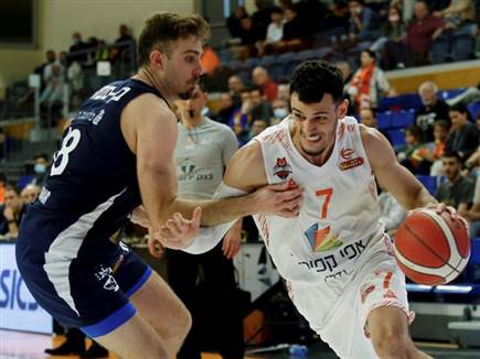 משחק שהתחיל צמוד (אלן שיבר)