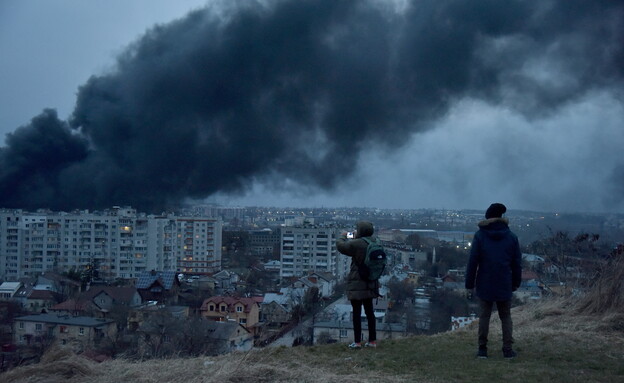 הפצצה אווירית בעיר לבוב שבמערב אוקראינה (צילום: רויטרס)